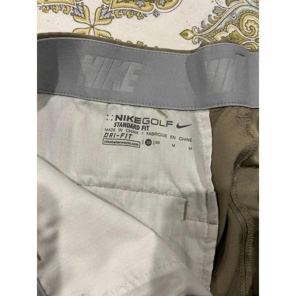 Nike Golf Dri-FIT Standard Fit Men's Khaki Golf Shorts Size M Waist 30